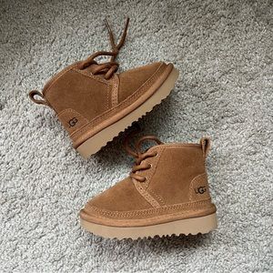 ❗️SOLD❗️UGG Kids Neumel II Boots